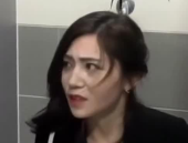 小姐姐上厕所没纸了,小姐姐厕所遇纸荒，机智应对