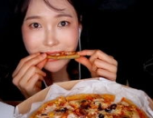 小姐姐夏天吃冰淇淋图片,小姐姐与冰淇淋的甜蜜邂逅